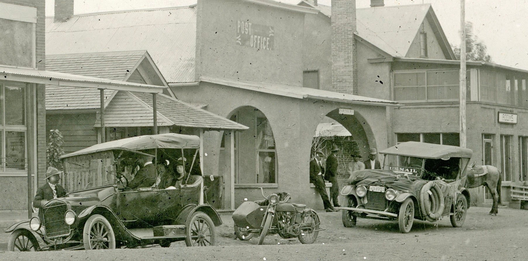 Vintage Vehicle & License Plate Photos